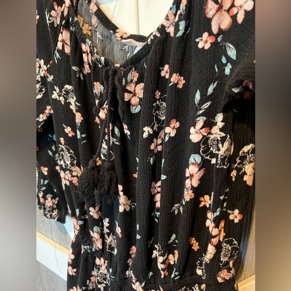 150. Floral Long Sleeve Romper with Open lace sleeves S - Picture 2 of 11